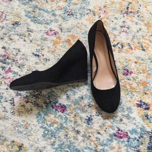 Round toe wedge pump shoes